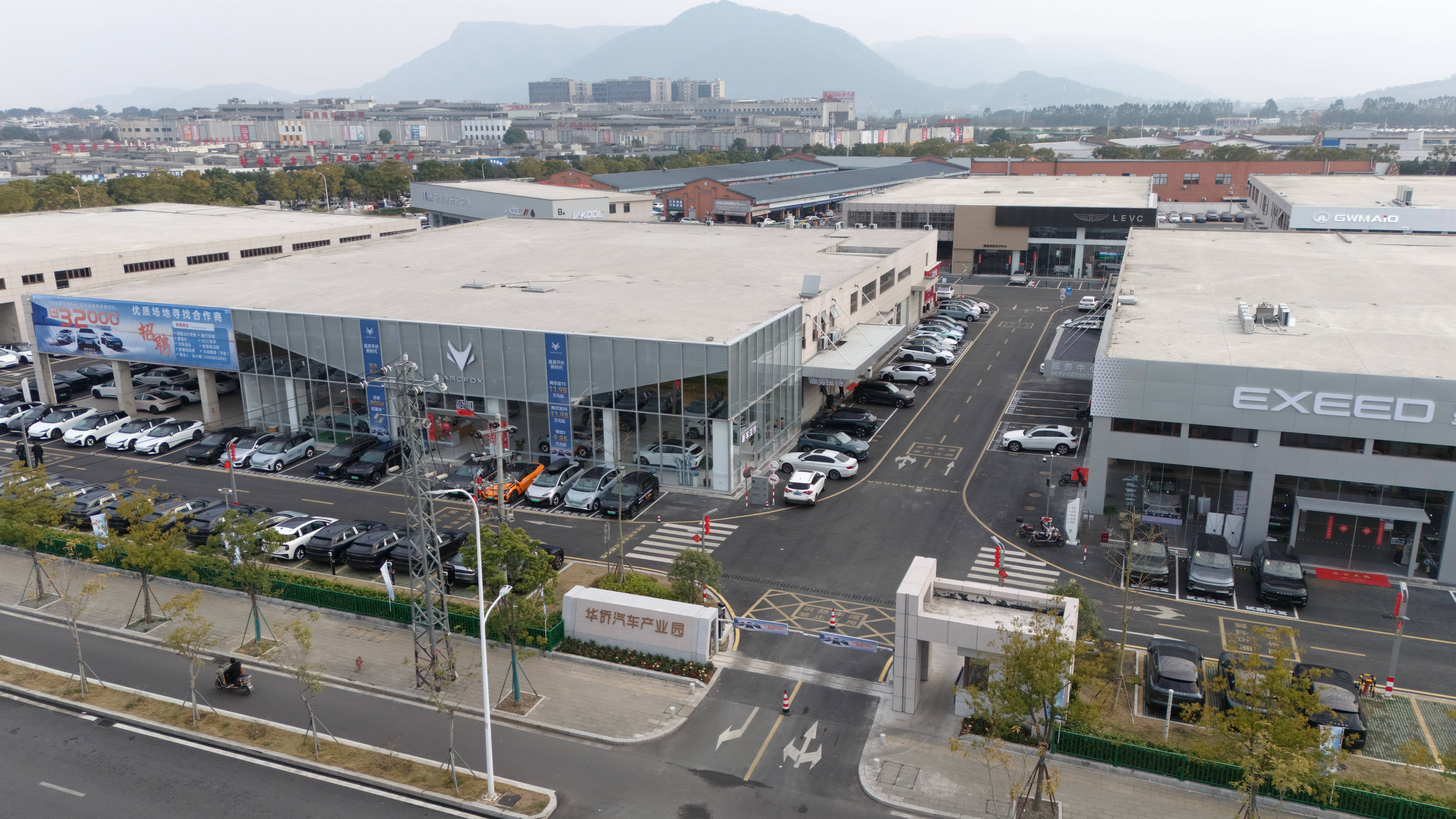 奮力實(shí)現(xiàn)“雙過(guò)半”華僑實(shí)業(yè) 凝心聚力創(chuàng)佳績(jī) 乘勢(shì)而上開(kāi)新局